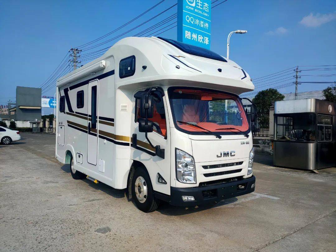 812武汉室内房车展惹眼内饰自带ktv轩航轻卡房车