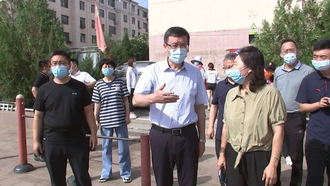 8月7日上午,市委副书记,市长杨进深入乌达区督导检查疫情防控工作.