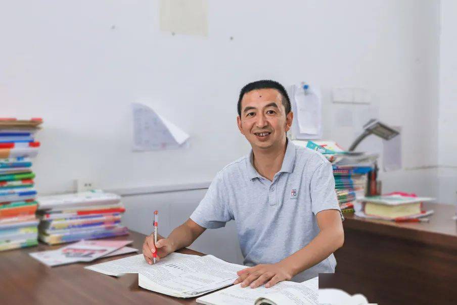 走进他的故事泾县稼祥中学向进老师的教学日常让我们共同走进他们用最