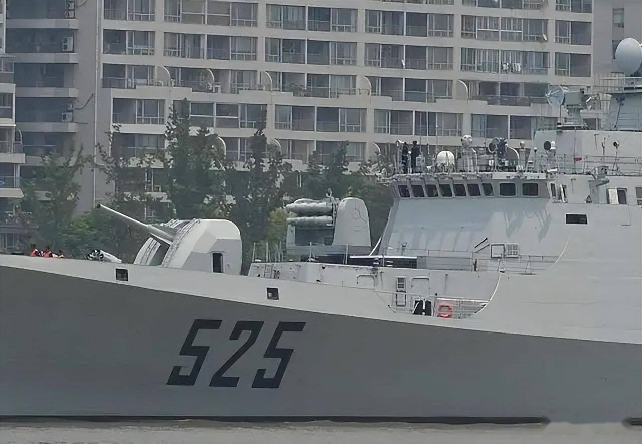 反观525马鞍山舰,作为海军2005年才开始装备服役的新一代战舰,虽然