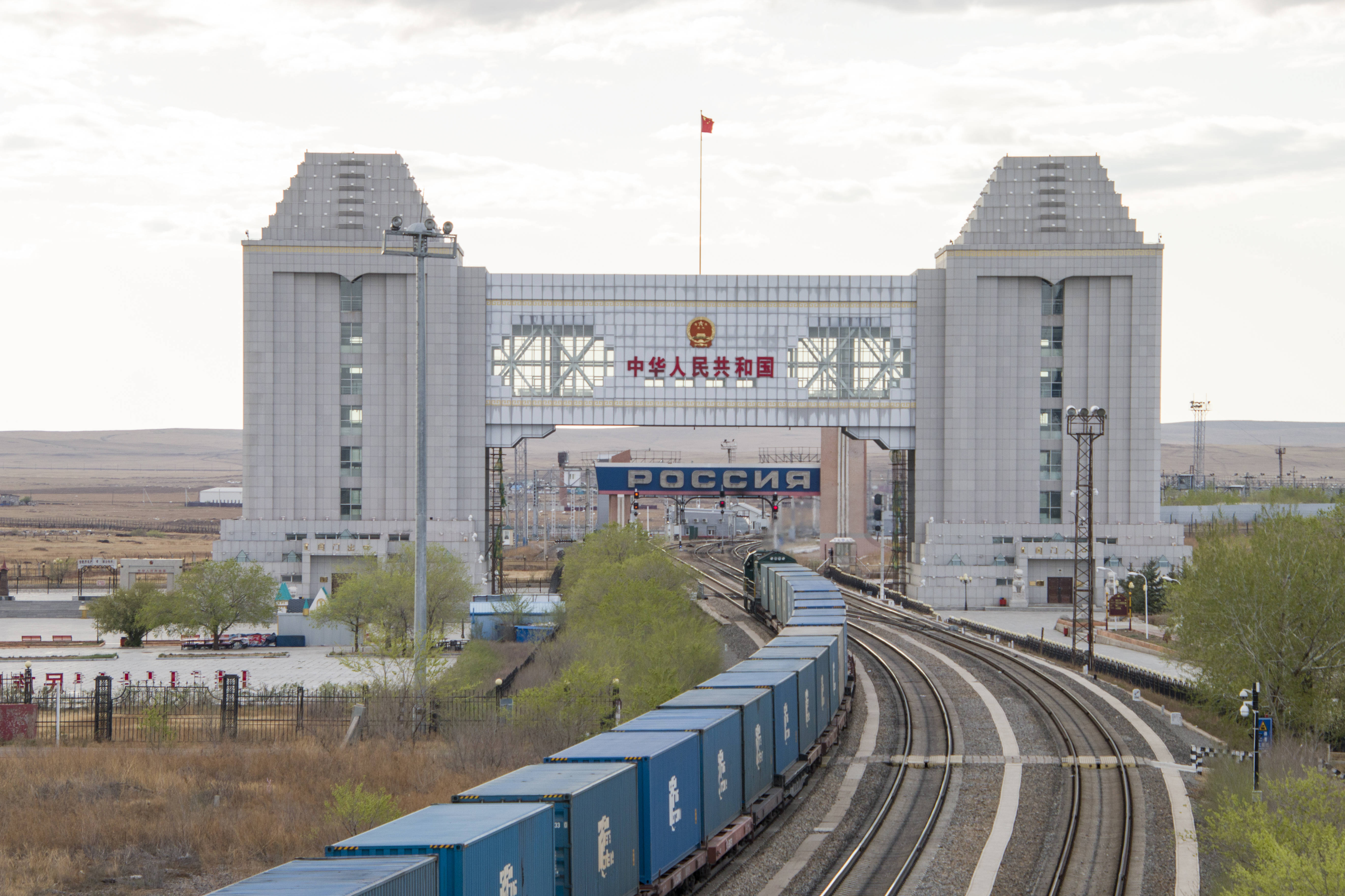 中欧班列通过国门(图片由中国铁路哈尔滨局集团有限公司提供)记者 狄