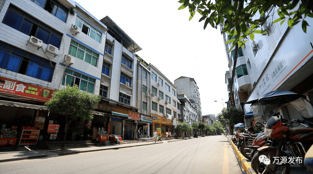 罗文镇疏堵结合给场镇美颜