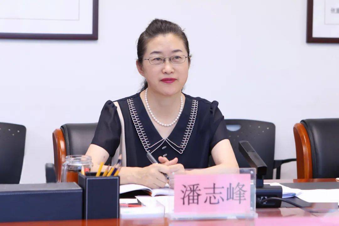 潘志峰局长指出,统计局与大数据中心具有天然的交流合作优势和深厚