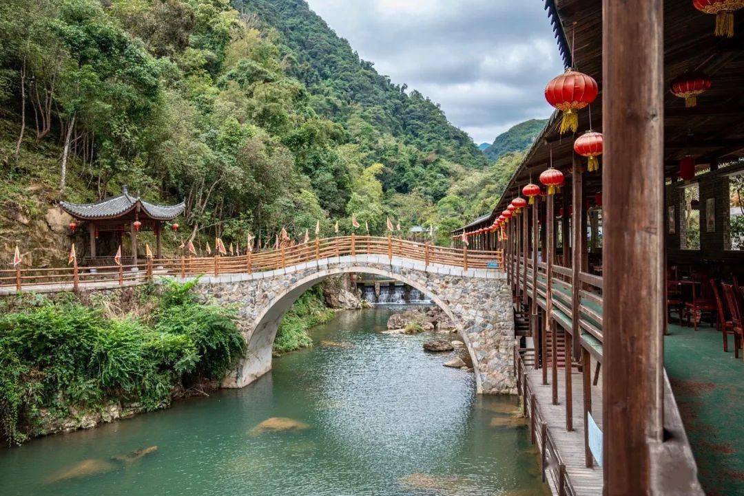 尽情呼吸山间清新的空气,感受天然氧吧!_山林_夏日_山水画