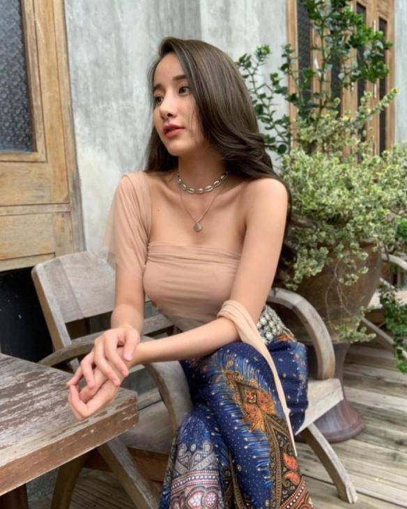 mook pichana yoosuk出生于1996年,来自泰国曼谷,近年她不仅大学毕业