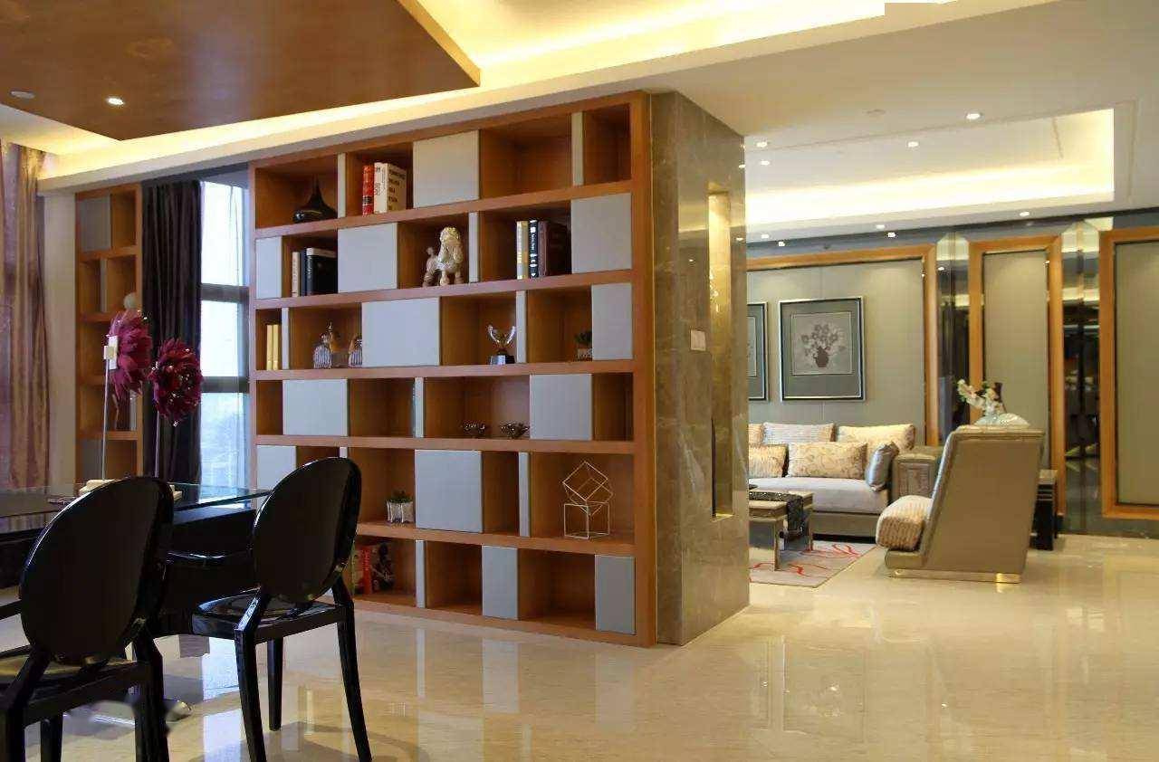 比如:博古架,开放式酒柜等等,一来拿取东西方便,不用开关柜门,二来