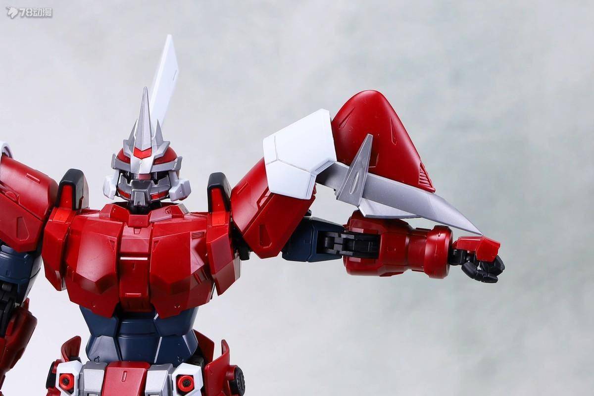 背包展示电磁炮背包的中干部分是对金恩背包的沿用