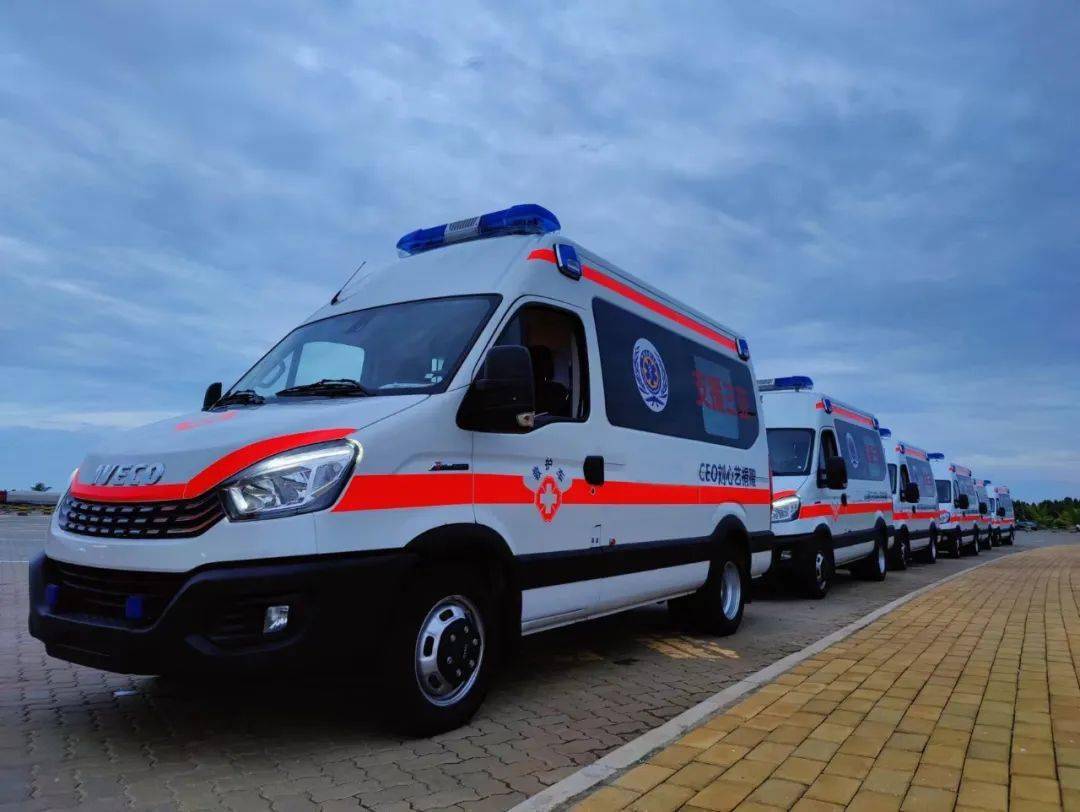 依维柯驰援三亚抗击疫情!_救护车_工作_防控