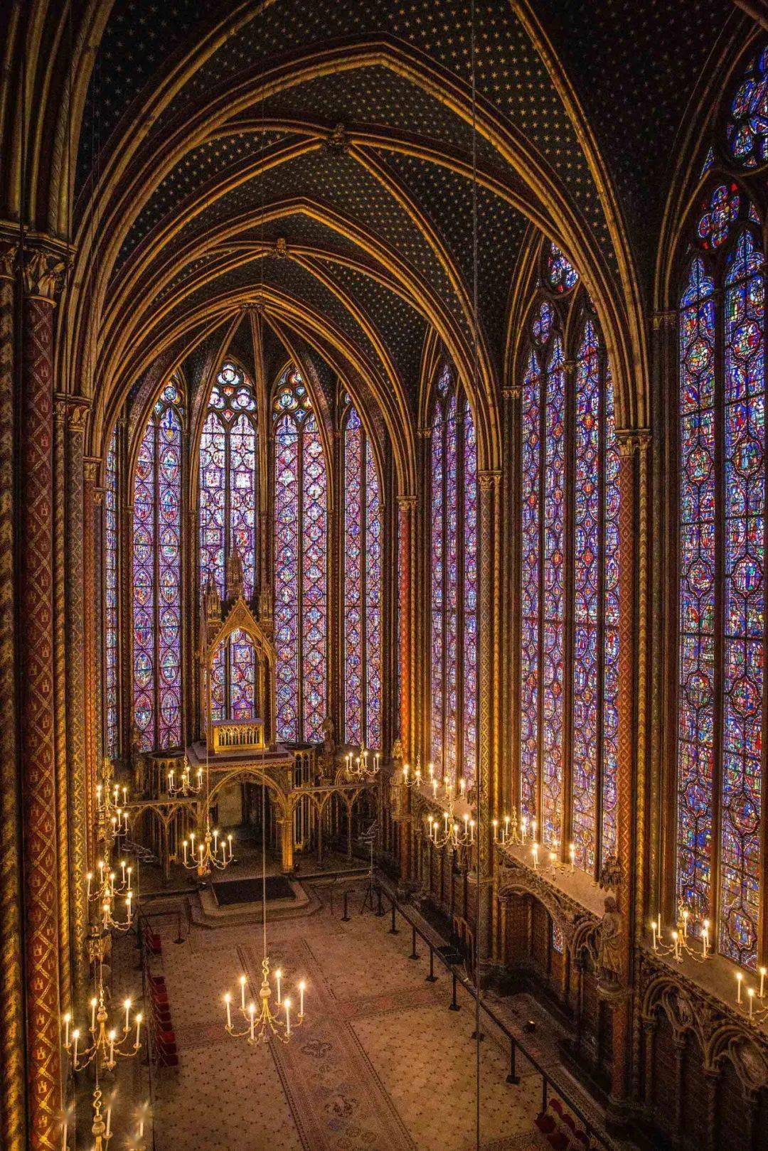 夏特尔教堂彩色玻璃窗图片