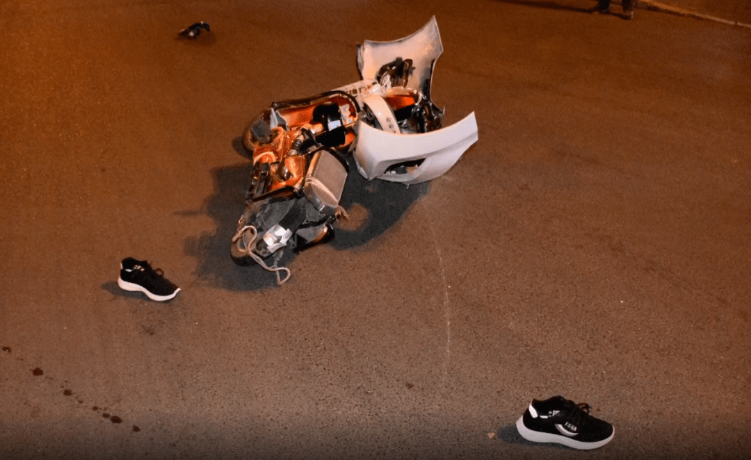 安次区银河南路一男子醉酒后骑电动车上路,被撞的鞋都飞了!