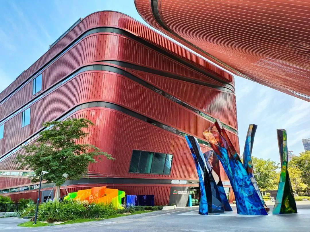 集科技馆,青少年宫,深圳红立方是龙岗最火的文化新地标像三座立方体
