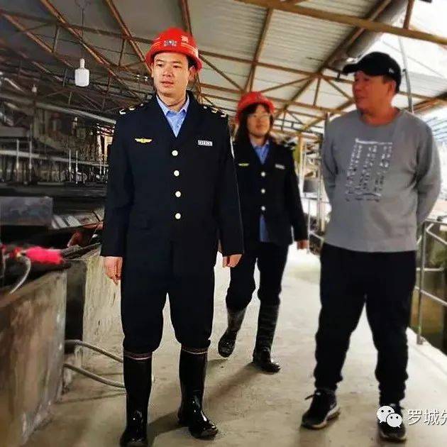 罗城梁智斌：挥洒青春汗水 守护碧水蓝天_企业_执法人员_工作