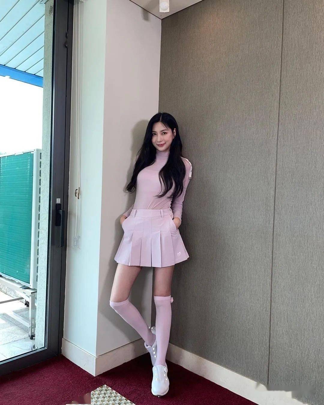 泫雅下衣失踪,itzy黄礼志的尖鼻梁,apink吴夏荣的身材!