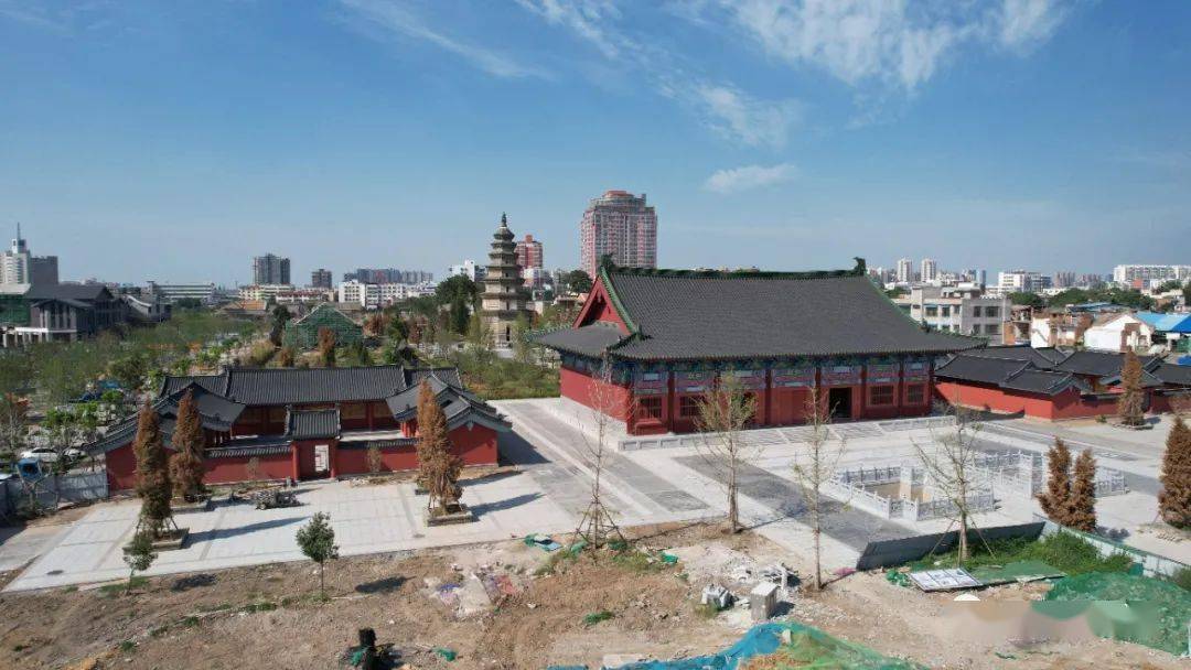 邓州市博物馆是在福胜寺废墟上以福胜寺塔为主体建成的,面积1