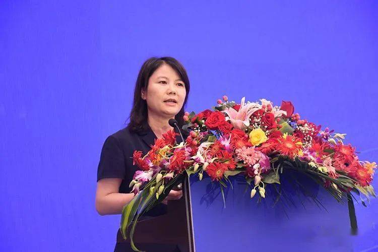 德清县商务局党组书记,局长曹娅芬以德清的地理人文生态优势为基调