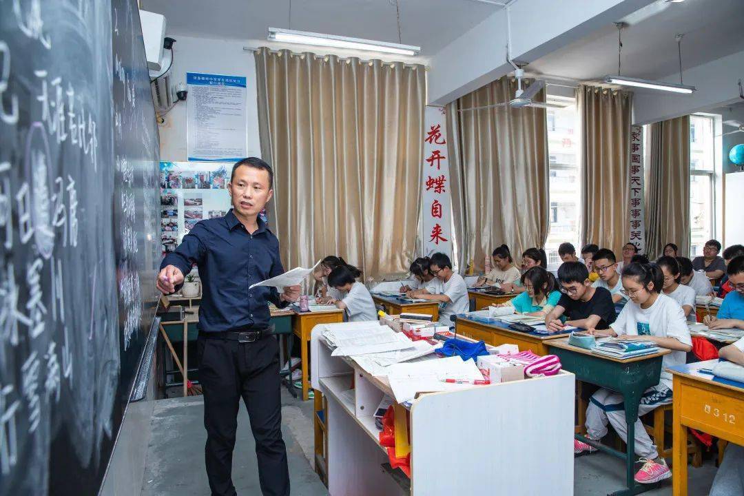 稼祥中学名师风采 | 黄猛:用平凡演绎精彩,静听花开之声_孩子_教育