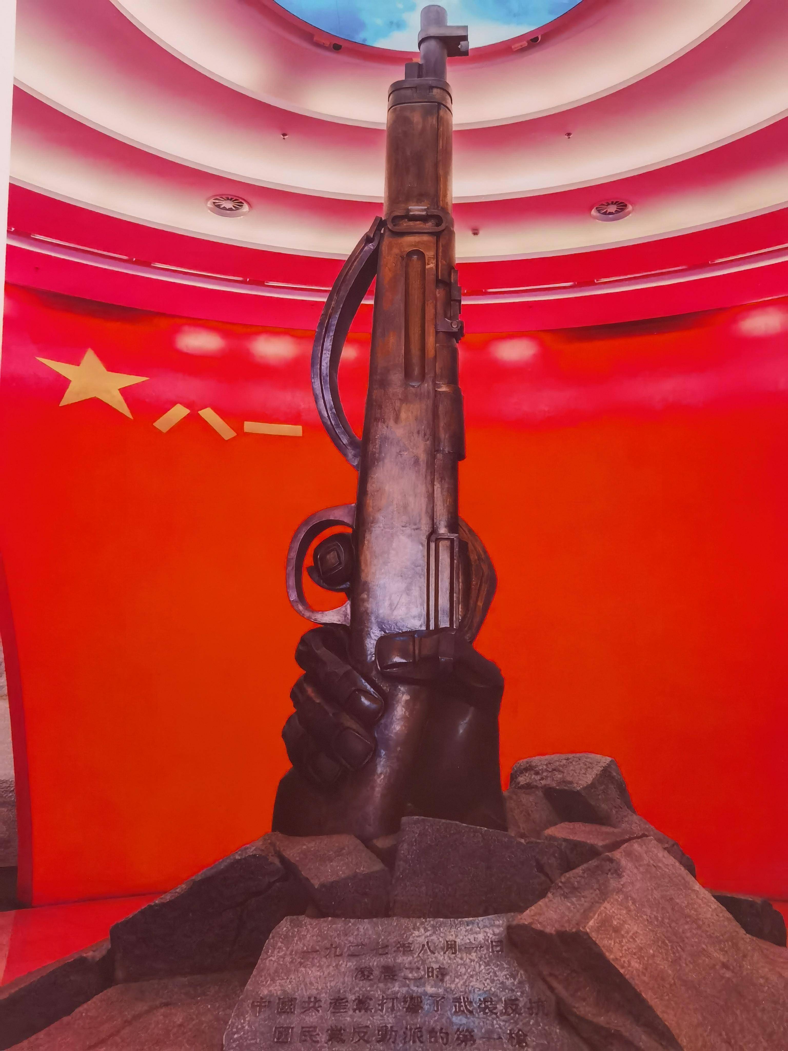 勿忘国难 奋斗自强走进"凝聚的历史 永恒的初心"红色雕塑展_黄秋霞