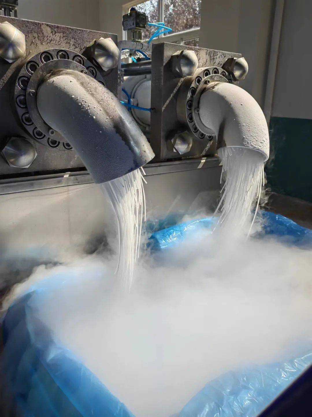 这个东西号称有一百多种用途!_干冰_冷藏_生产