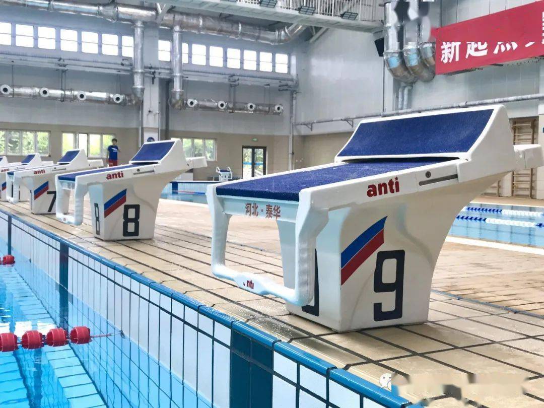 谈起游泳池,你可以聊些什么?_泳道_出发_水面