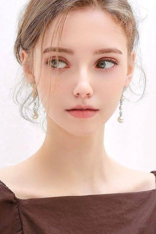 21岁德国模特凭"精灵美貌"火遍亚洲,却突然失踪?