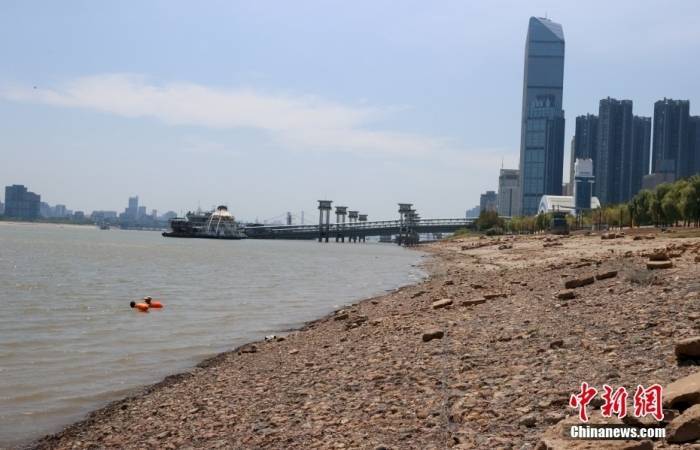 长江流域83万人因旱供水受影响 水利部启动抗旱保供水调度
