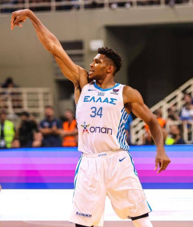 终于练好投篮,接替詹姆斯,杜兰特只能靠边站_字母_比赛_阿德托昆博