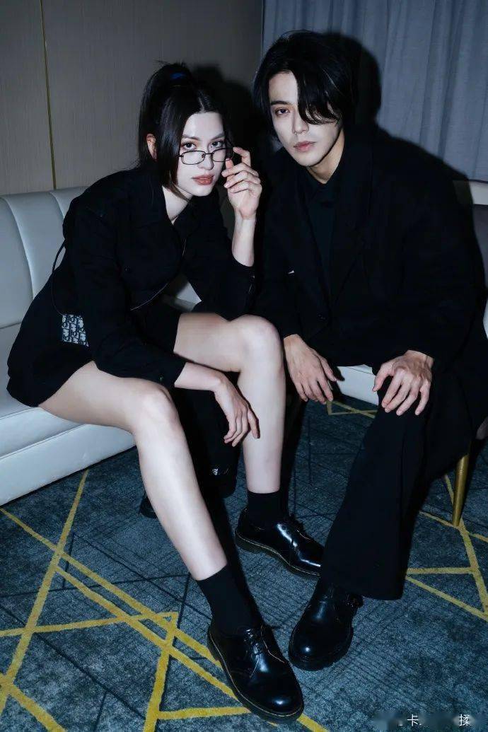 cos过最帅五条悟的美女姐姐,有个令人下头的网红老公?