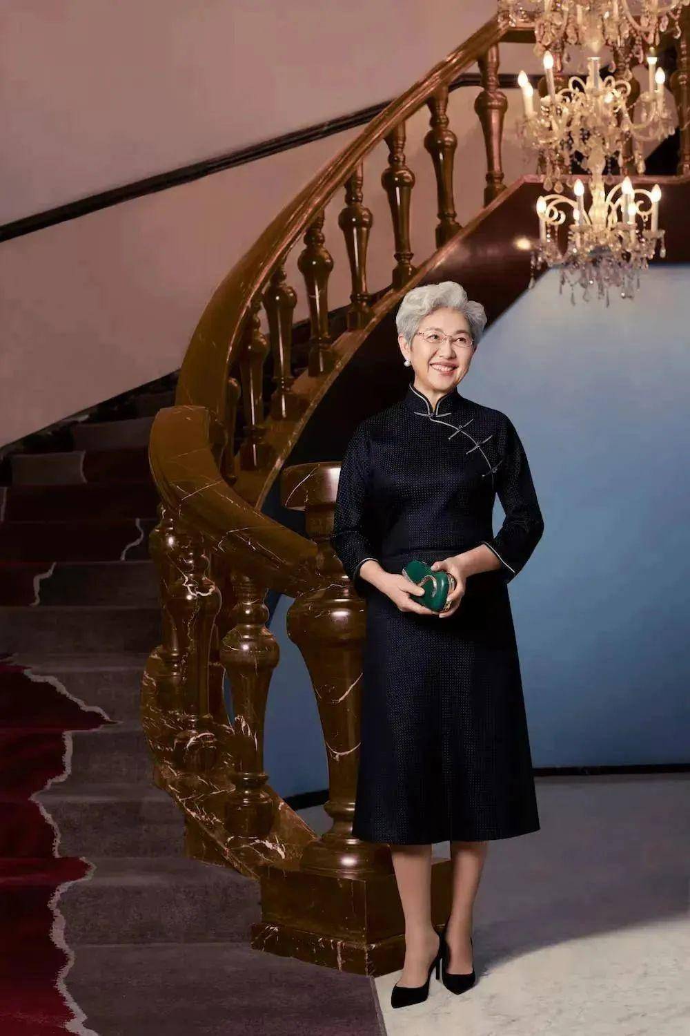 作为中国外交官,在向世界展现东方女性形象时,最好的着重就是旗袍