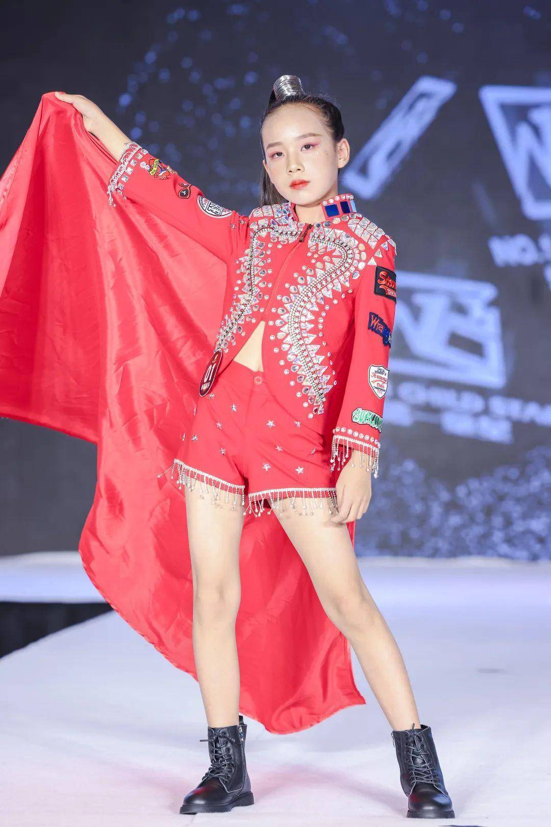 第一童星中山季军专访 | 张一涵「魅力的造型征服全场」_比赛_总决赛