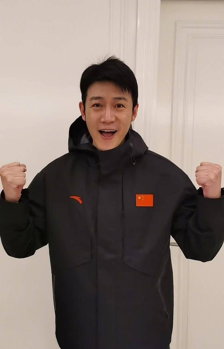 上海陆毅晒照清瘦不少!