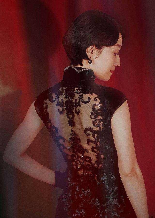 周迅小s穿上这身红色的旗袍