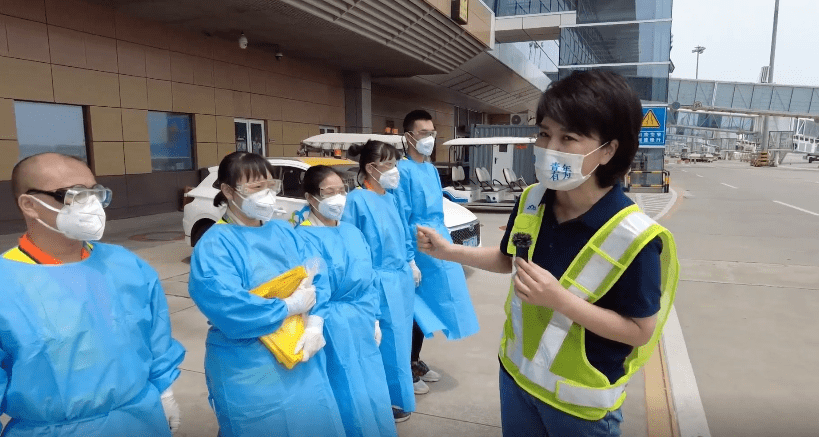 赵竹青带着镜头来到仙蠡墩附近的顺丰快递点一位从业17年的老员工表示