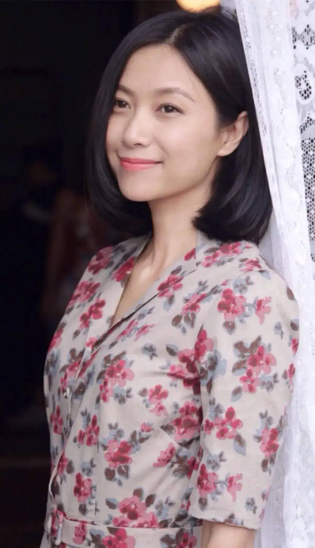 文艺女神,48岁还有学生气质,穿学生装好清纯,网友:状态太好了_徐静蕾