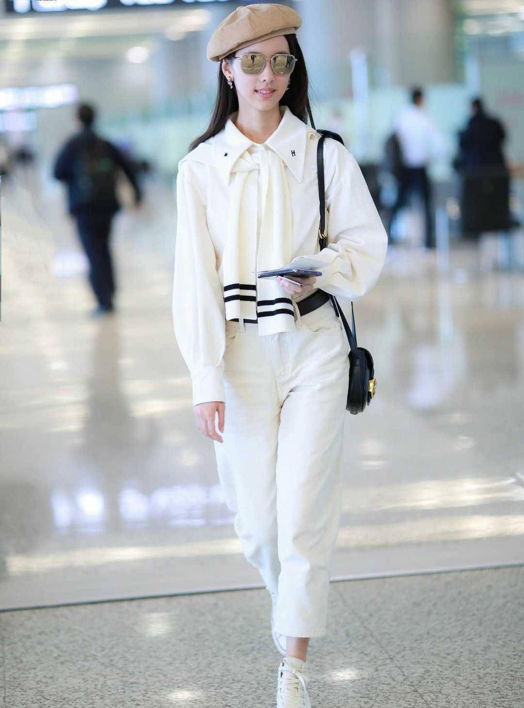 杨幂又火了一款国货,79元回力鞋穿出高级感,不愧是"带货女王"_鞋子