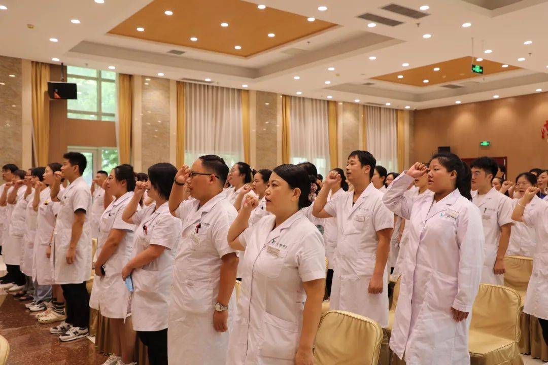 19中国医师节 | "医"心奉献 大爱燕达_养护中心_长辈_医生