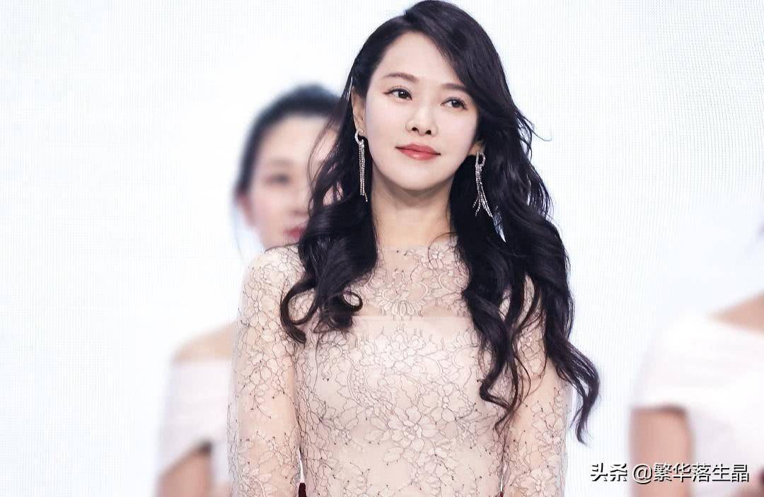 伊能静儿子再穿女装,化身兔女郎显妩媚,首次坦白穿女