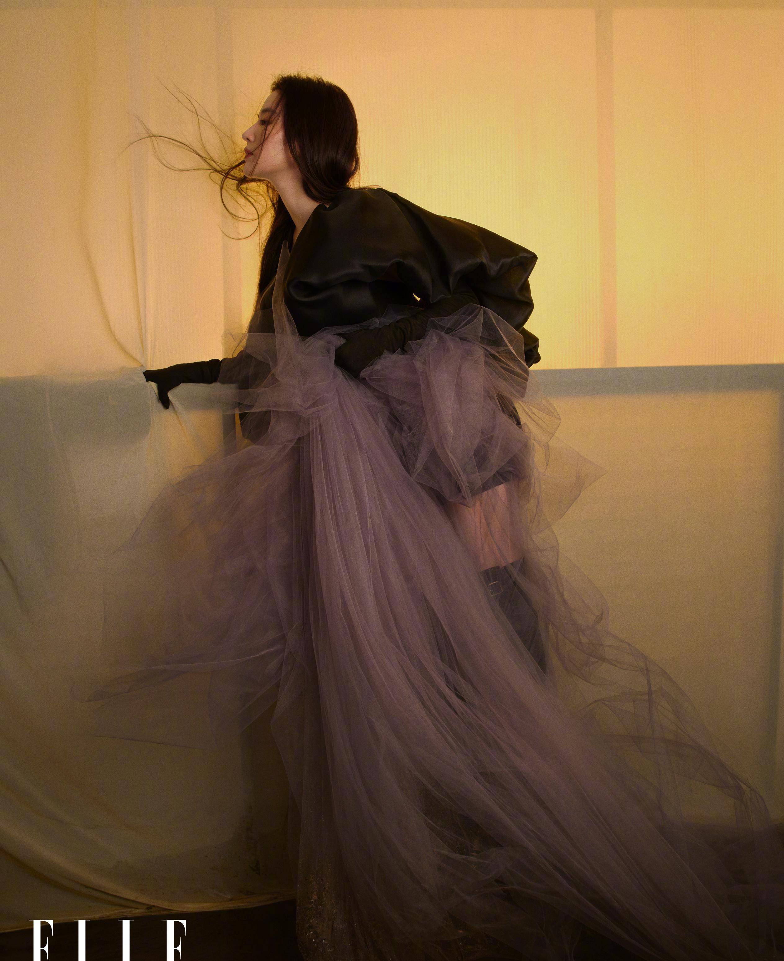 刘亦菲登《elle》金九刊封面,撞衫维密超模,神仙姐姐完胜_纱裙_牛仔