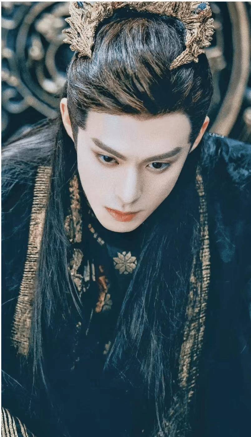 时隔一年,王鹤棣是如何,从古装丑男黑榜,成为古装男神红榜的?