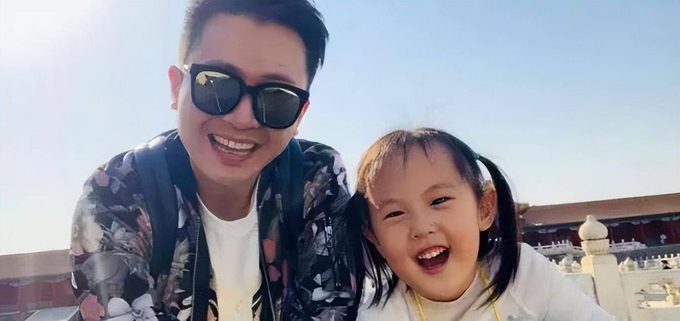 "不著名主持人"杨帆:一家四口其乐融融,就是大女儿让人头疼_节目_小号