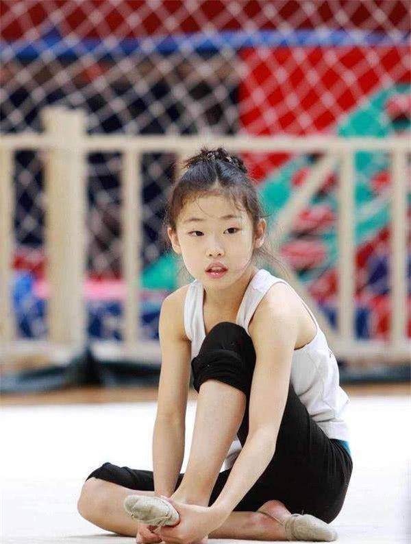 母亲狠心每年花60万,结果被指虐童_安香怡_张爱君_训练