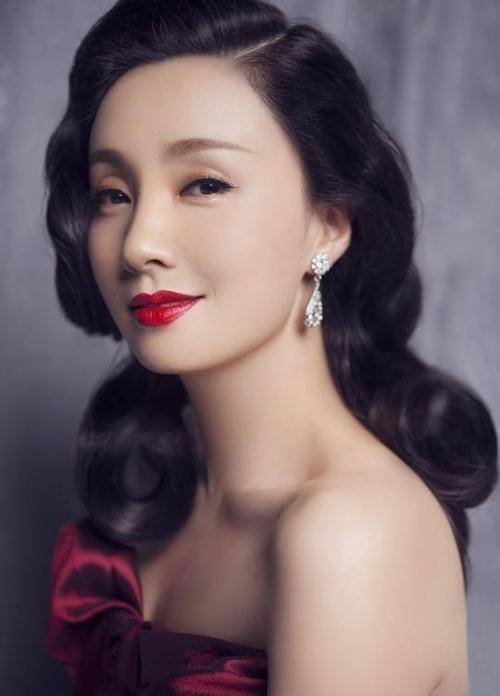 中国40岁以上的女明星图片