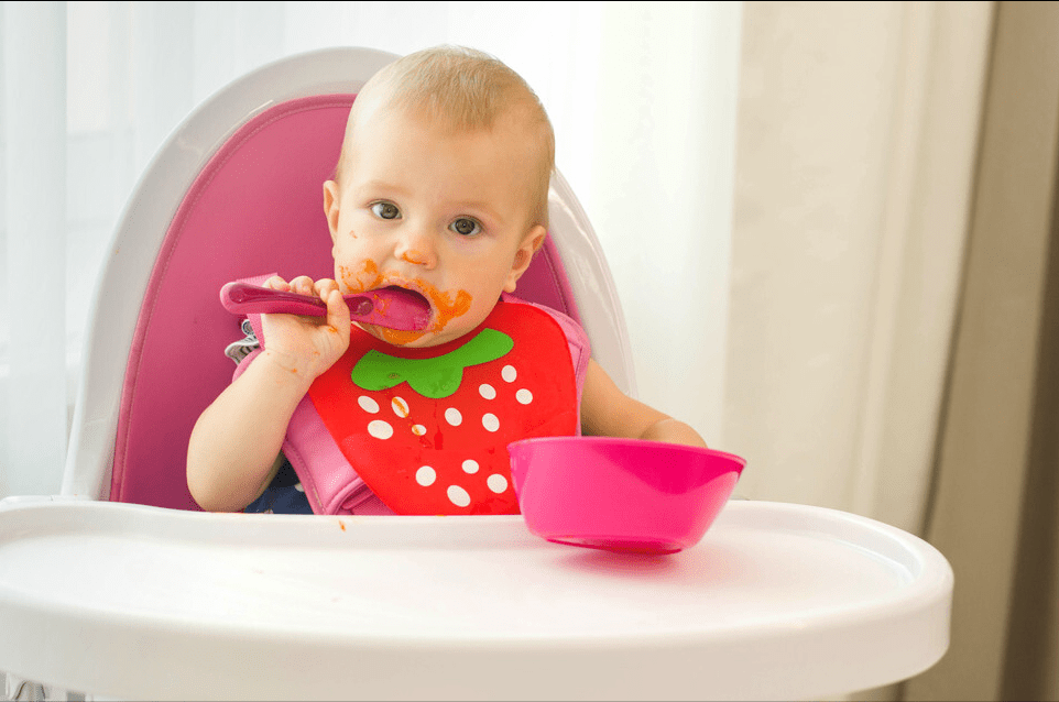 一岁以内的婴幼儿不要吃鱼虾鸡蛋清？孩子添加辅食5条原则要牢记