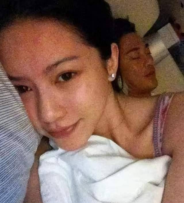 她爆料说第一次约会是在床上,连两人的"亲密照"都放出来了,林枫的消息