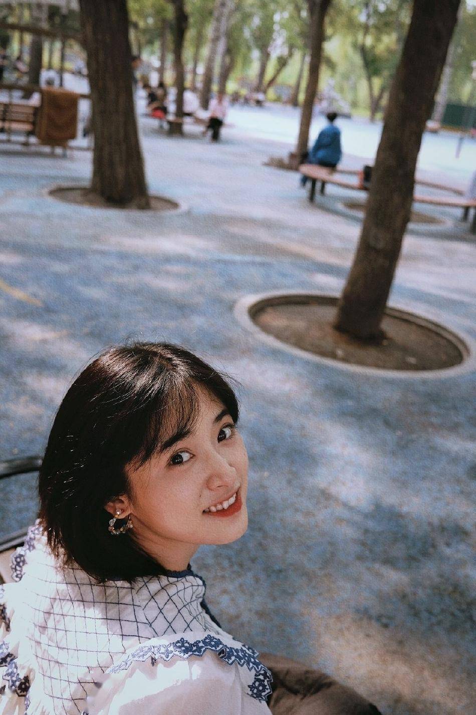 沈月公园散步,健身角俏皮十足,被赞元气少女_女神_孙宁_网友