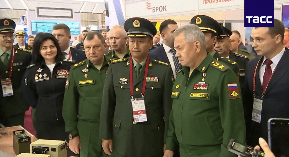 “俄罗斯”俄媒：中国代表团向俄防长展示中国武器装备，绍伊古致谢
