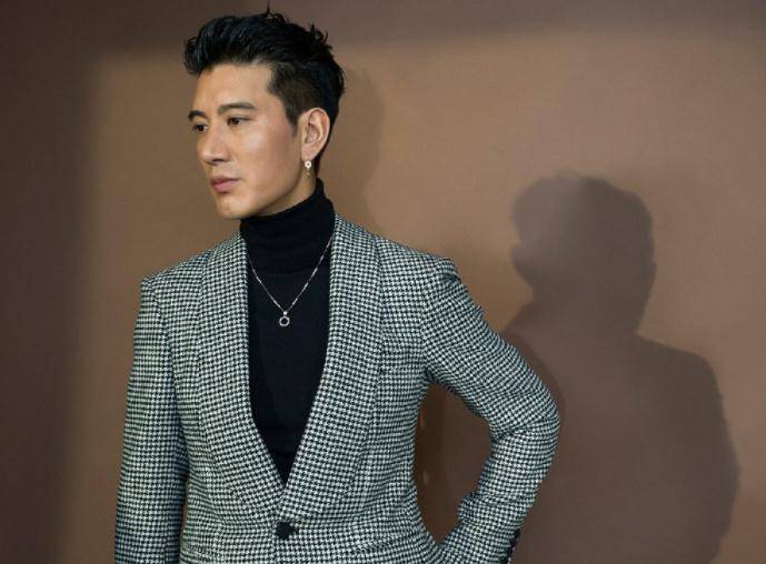 暧昧李小璐王鸥,被说不忠诚的他又和未婚妻分手了_蒲巴甲_郑爽_带着