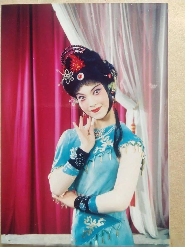 陈美兰生活照周志清许仙扮演者赵姝珠扮演许仙