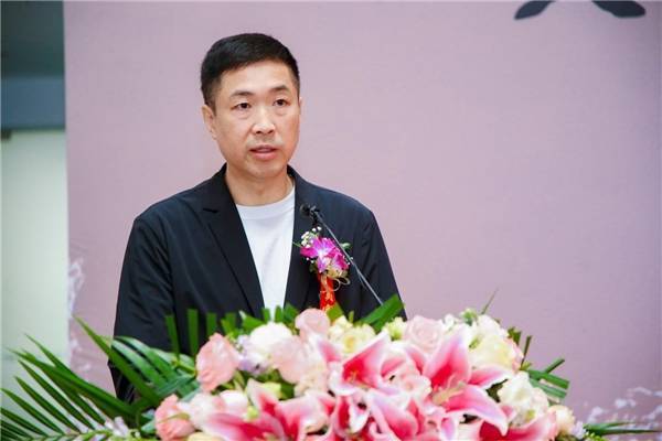 清华大学美术学院常务副院长杨冬江现场致辞表示:黄国强教授是清华