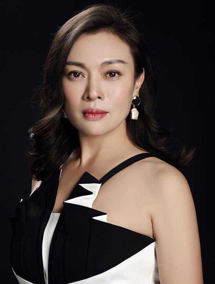 演员史可:一婚著名音乐人不生孩子,二婚外籍老公,8年连生2胎_中戏_父