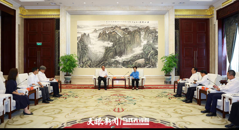 谌贻琴会见北京大学校长龚旗煌一行_贵州_发展_合作